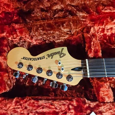 Fender strat, sunburst finish Hss pickups Dimarzio humbucker sounds great image 3