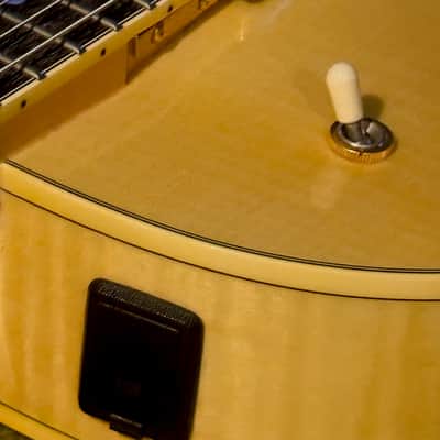 Yamaha AEX1500 Acoustic Electric Hybrid Jazz Guitar - Natural image 6
