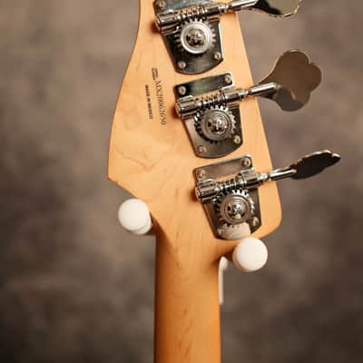 Fender Player Jazz Bass with Maple Fretboard 2018 - 2024 - 3-Color Sunburst image 9