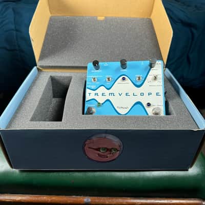 *Rare* Early Serial No Pigtronix Tremvelope 2010s - Blue Graphic image 2