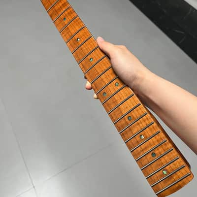 1 Round end stainless steel 22 frets Roasted flame Maple guitar neck 25.5inch hole 10mm Radius: 9.5 inches.gloss image 4