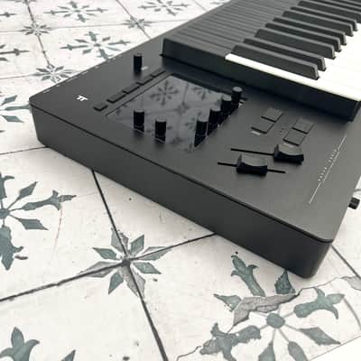 Immagine Expressive E Osmose 49-Key 24-Voice Polyphonic Synthesizer - 6