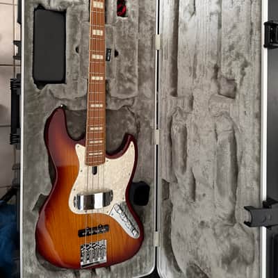 Sire Marcus Miller v8 2025 - Sunburst image 3