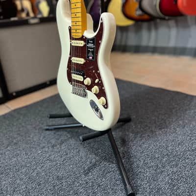 Fender American Professional II Stratocaster HSS with Maple Fretboard 2020 - Present - Olympic White image 4