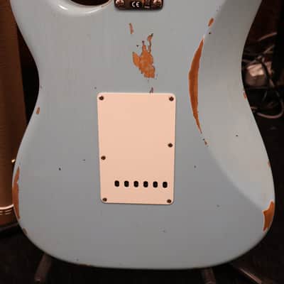 Fender '62 Stratocaster Relic-CC Faded Aged Daphne Blue image 5