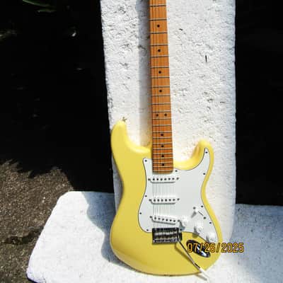 Fender Player Stratocaster Guitar, 2018, Mexico, Butterscotch Cream Finish, Excellent Condition image 2