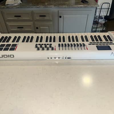 M-Audio Axiom Pro 61 Key USB MIDI Keyboard Controller 2010s - White image 4