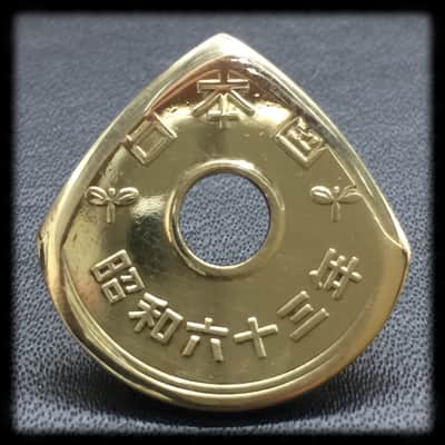 Handcrafted Plectrum.....5 yen Brass Coin Guitar Pick. image 2