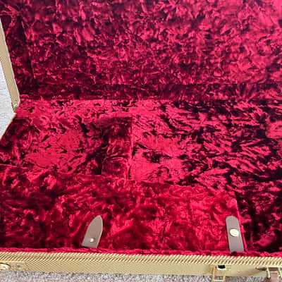 Fender Classic Series Wood Case for Strat and Tele in Tweed image 6