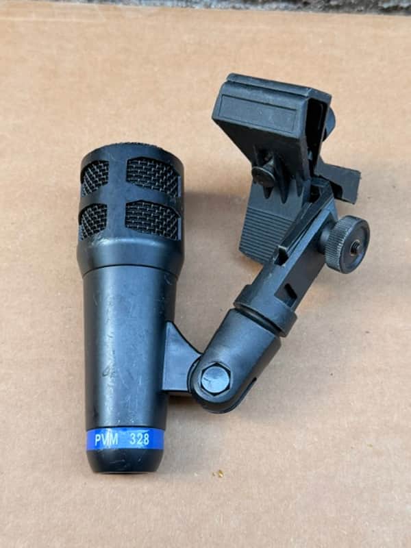 Peavey PVM 328 Dynamic Supercardioid Microphone