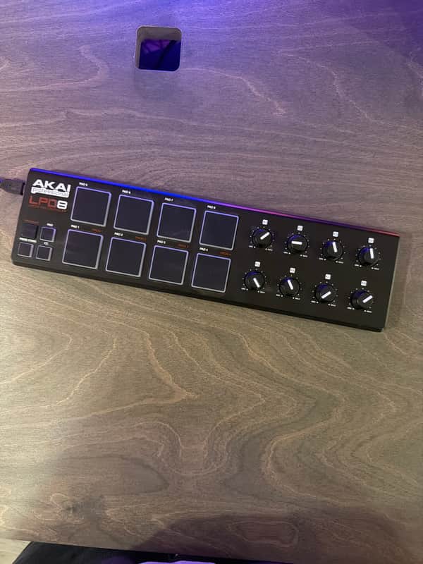 Akai LPD8 MKII MIDI Pad Controller 2022 - Present - Black image 1