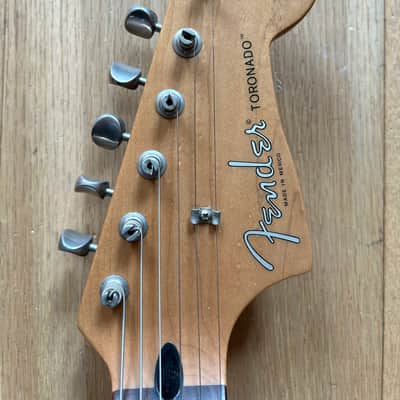 Fender Deluxe Series Toronado 2000 - Candy Apple Red image 7