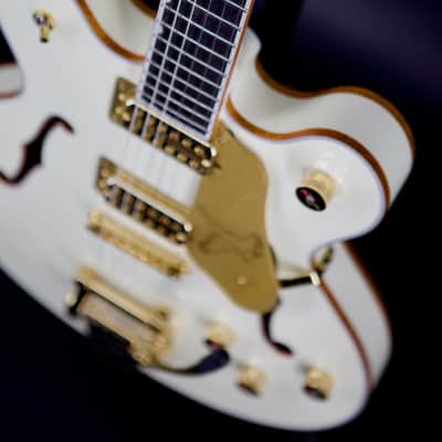 Gretsch FALCON™ CENTER BLOCK LTD DOUBLE-CUT WITH STRING-THRU BIGSBY 2025 - Vintage White image 11