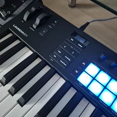 Novation Launchkey 37 MKIV MIDI Keyboard Controller 2024 - Present - Black image 3