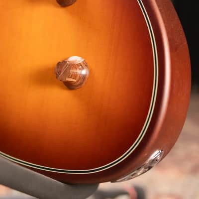 Fender Acoustasonic Standard Jazzmaster - Honey Burst - Demo image 11