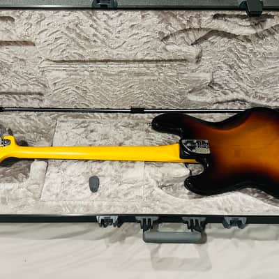 Fender American Professional II Jazz Bass with Maple Fretboard 3-Color Sunburst image 3