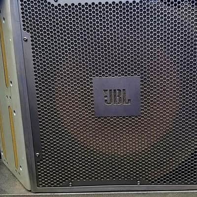 JBL VERTEC 4889 FULL SIZE 3 WAY LINE ARRAY SPEAKERS W/CASE AND COVER (LOT OF 2) image 7