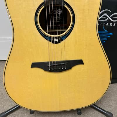 Lag Tramontane Hyvibe THV20DCE Acoustic Guitar w/Electronics - Natural image 2