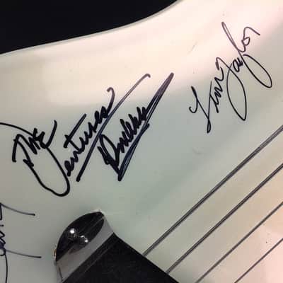 Mosrite Ventures Bass 1965 Pearl White - Signed By The Ventures image 7