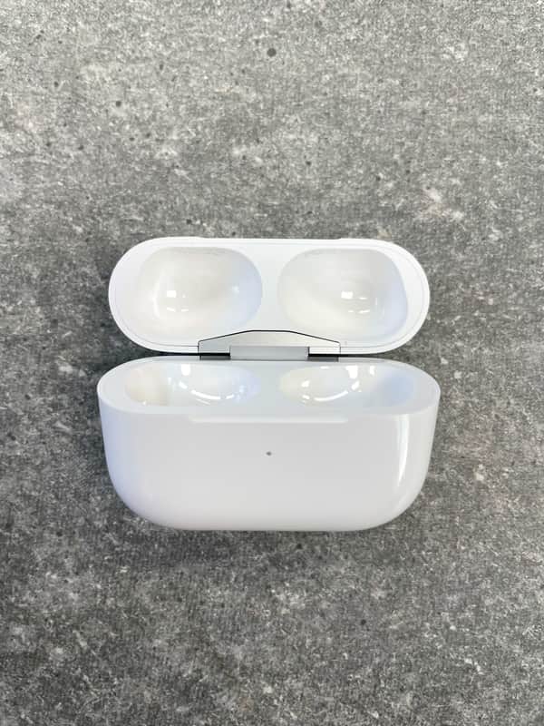 Apple AirPods Pro MagSafe Charging Case Replacement image 1