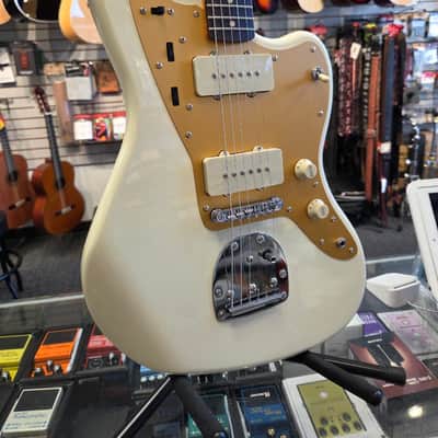 Squier J Mascis Jazzmaster with Laurel Fretboard - Vintage White image 2