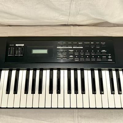 Roland XP-10 61-Key Multi-Timbral Synthesizer 1995 - 2002 - Black