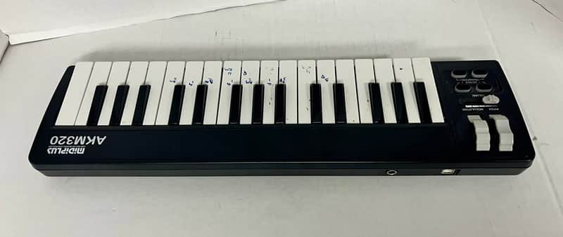 MIDIplus Akm320 Midi keyboard image 1