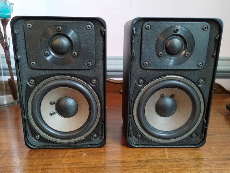 Optimus Pro 77 bookshelf speakers in excellent condition - 1980's image 1