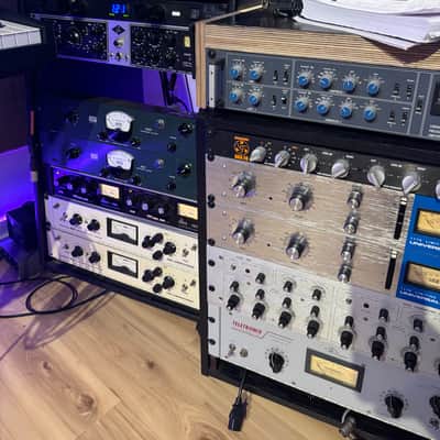 Refurbished DBX 160 VU Compressor / Limiter Pair racked & serviced - Upgraded Nichon capacitors! Nuetrik pigtails! image 2
