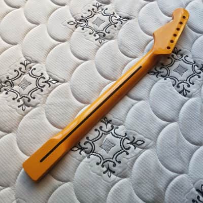 25.5" Yellow Maple Guitar Neck 22 fret Maple Fretboard Parts Star Inlay Lock nut image 4