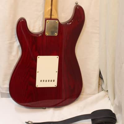 Squier Stratocaster Pro Tone series 1996 in Hard case - transparent red image 9