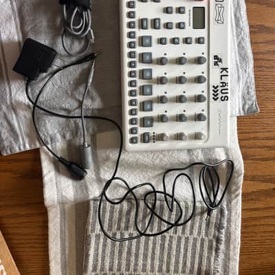 Elektron Model:Samples 2019 - 2020 - White image 4