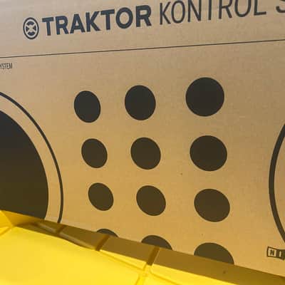 Native Instruments Traktor Kontrol S2 MK3 2018 - Black image 20