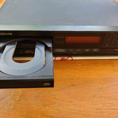 TASCAM CD-401 Mark 1 1990 - Black image 8