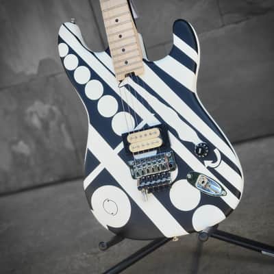 EVH® Striped Series Circles, Maple Fingerboard, White and Black with Gigbag image 1