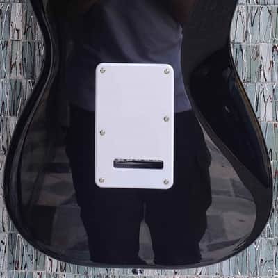 Squier Sonic Stratocaster, Maple Fingerboard, White Pickguard, Black image 2