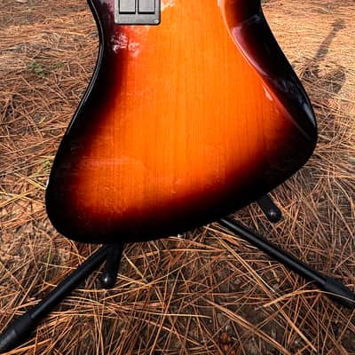 Fender Player Plus Active Meteora Bass 2022 - Present - 3-Color Sunburst image 2