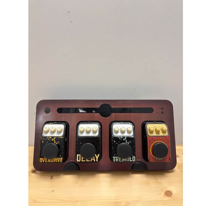 Nexi Industries Pedalboard incl. 4 pedals - Used image 1