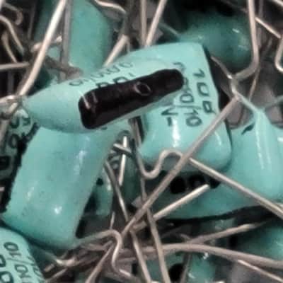 Green Drop Capacitors 0,010uF 10% 250v Bag Of 95 Seafoam Green / Black image 14