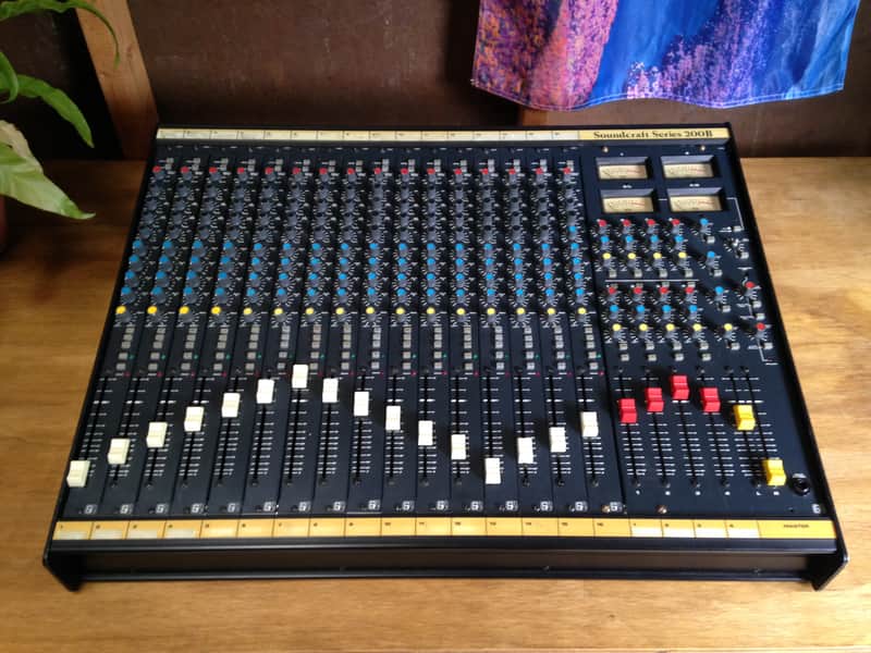Soundcraft Series 200B 16-Channel 4-Bus Mixing Console | Reverb