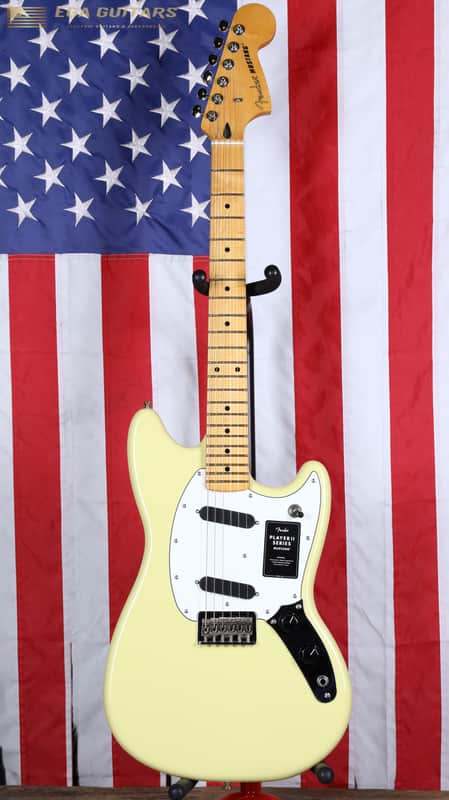 Fender Player II Mustang - Hialeah Yellow