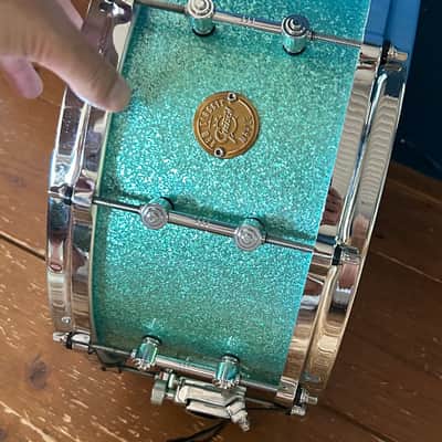 Gretsch New Classic Maple Snare 14×6.5 – Turquoise Glitter image 2