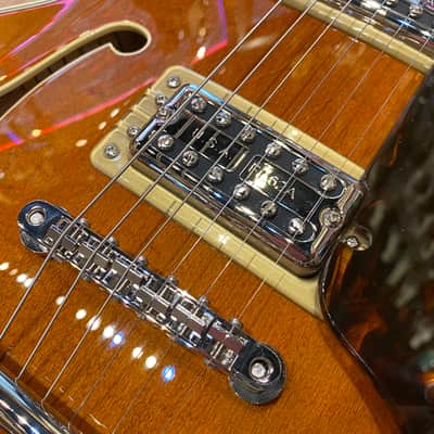Gretsch G6659T Players Edition Broadkaster Jr. Center Block with Bigsby Semi-Hollow Guitar 2022 Roun image 7