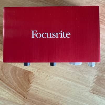 Focusrite Scarlett 2i2 2nd Gen USB Audio Interface 2016 - 2018 - Red / Black image 2