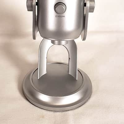 Blue Yeti Professional Multi-Pattern USB Condenser Microphone - Silver image 2