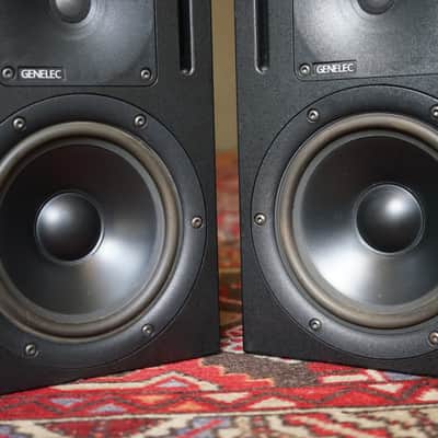 Genelic 1030A Bi-Amplified Monitoring System 2005 - Black image 2