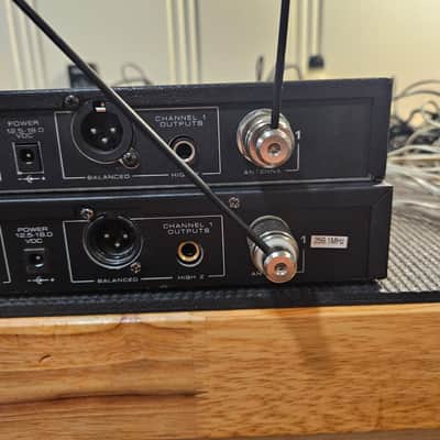 Shure LX88 II Wireless Mic Receivers Late 80s - Black image 5