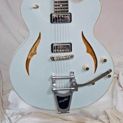 Hofner German Made HVS-CLBLO Verythin Single Cutaway Electric Guitar, Light Blue image 3