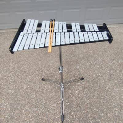 Unknown Student 32 bell chime set w/ stand, case, practice pad - excellent! image 2