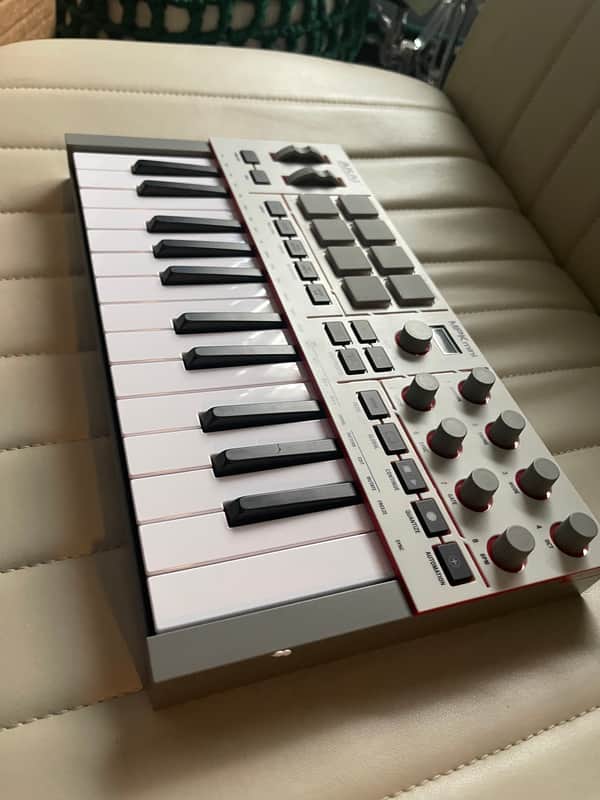 Akai Mpk mini mk4 2025 image 1